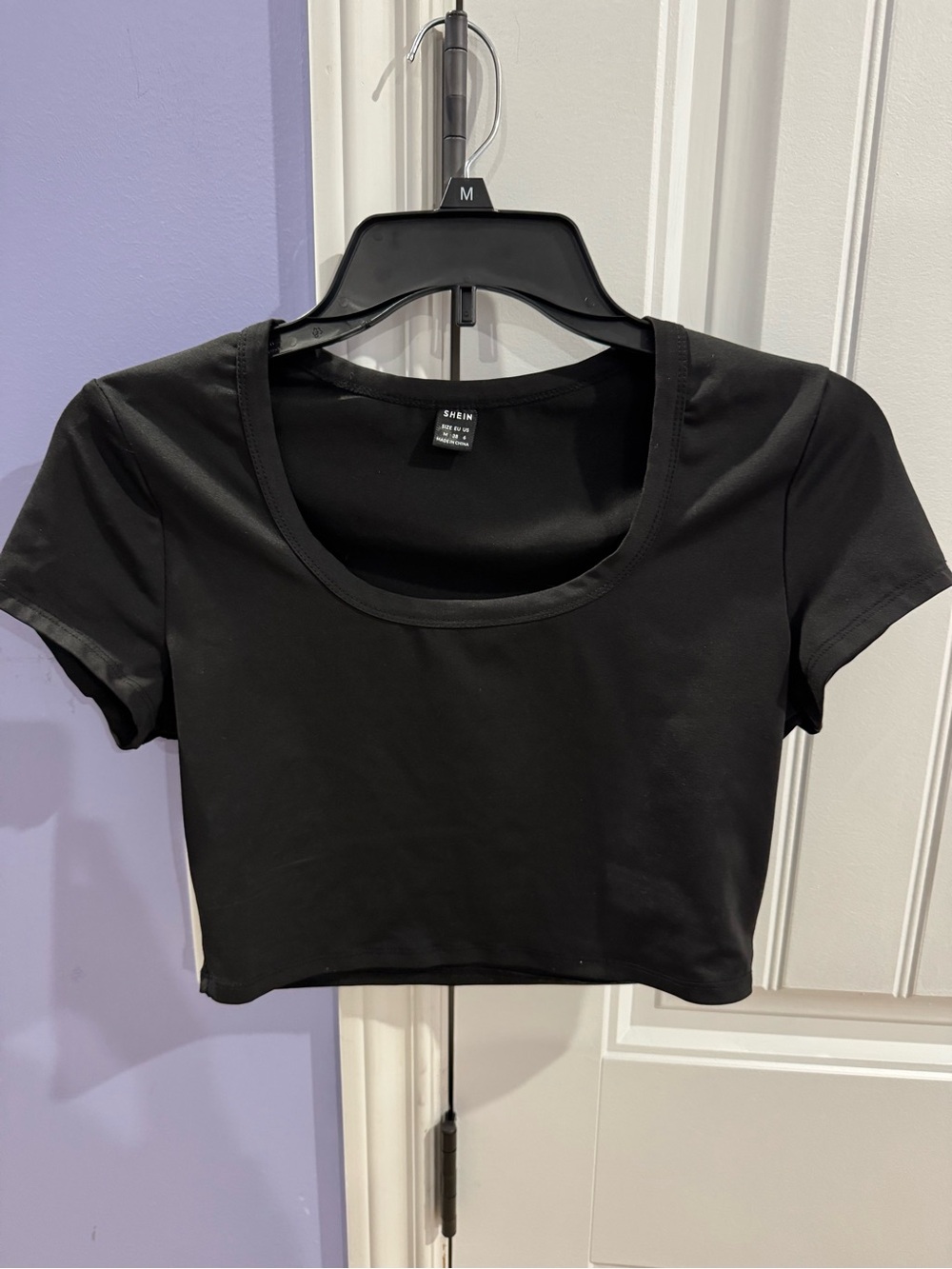 SHEIN Black Scoop Neck Short Sleeve Crop Top